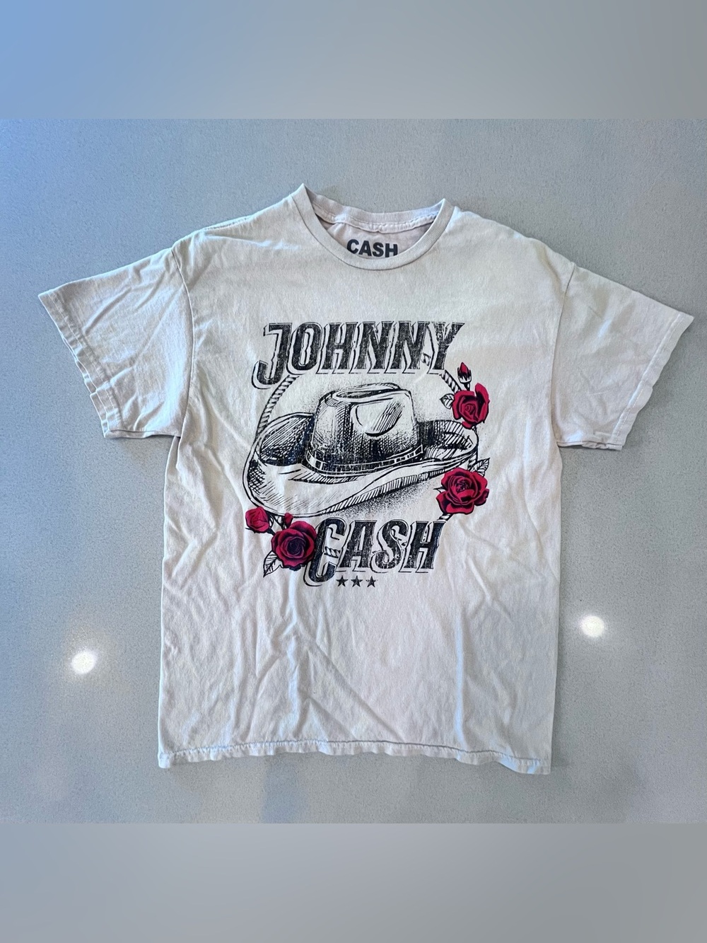 Johnny Cash Cotton Graphic Tee cowboy hat, and red roses Small